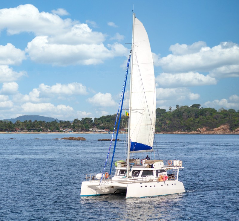 sailing boat in Koddiyar Bay